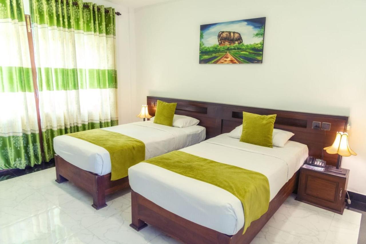 Hotel Golden Ray ดัมบูลลา ภายนอก รูปภาพ