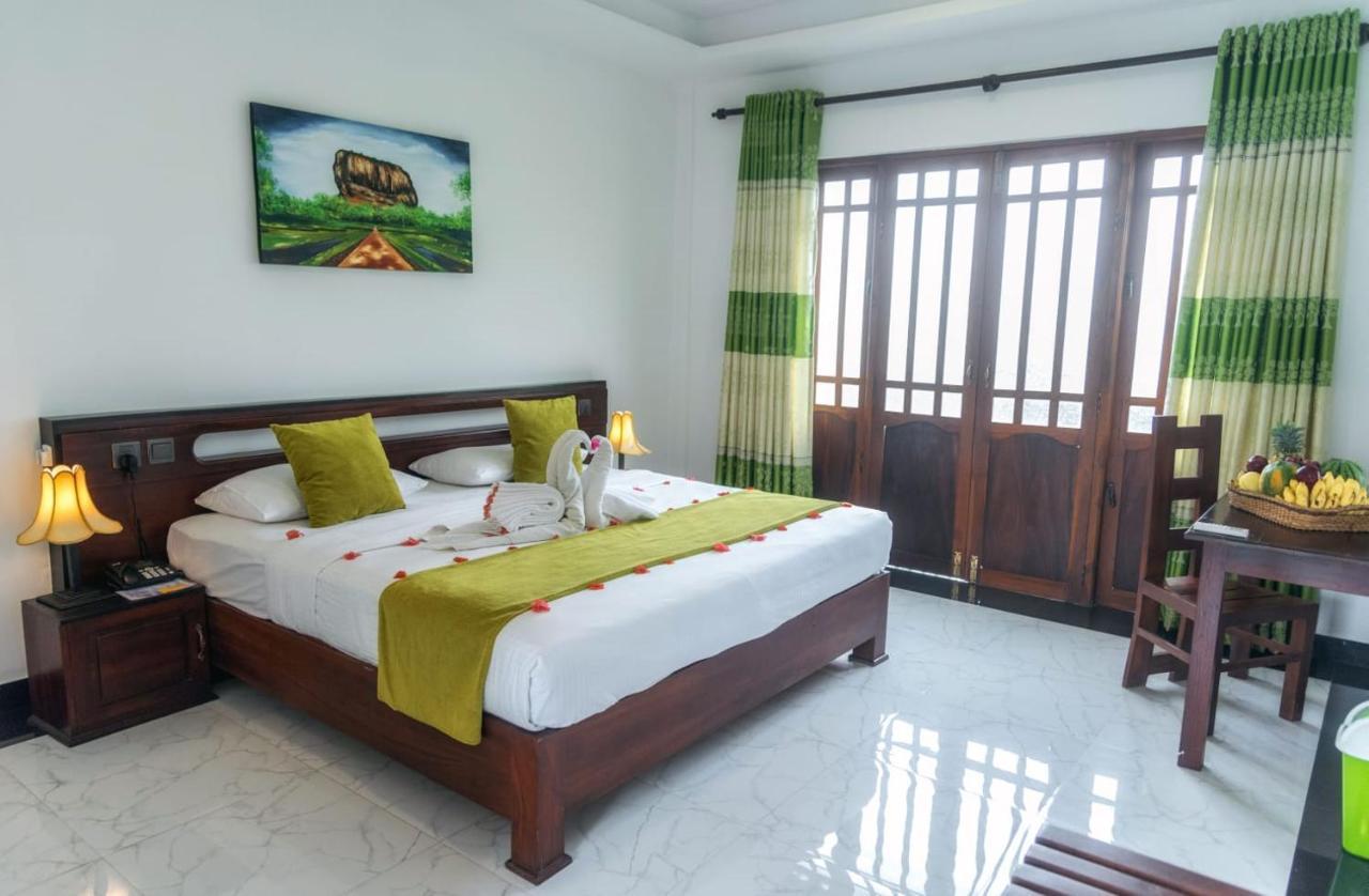 Hotel Golden Ray ดัมบูลลา ภายนอก รูปภาพ