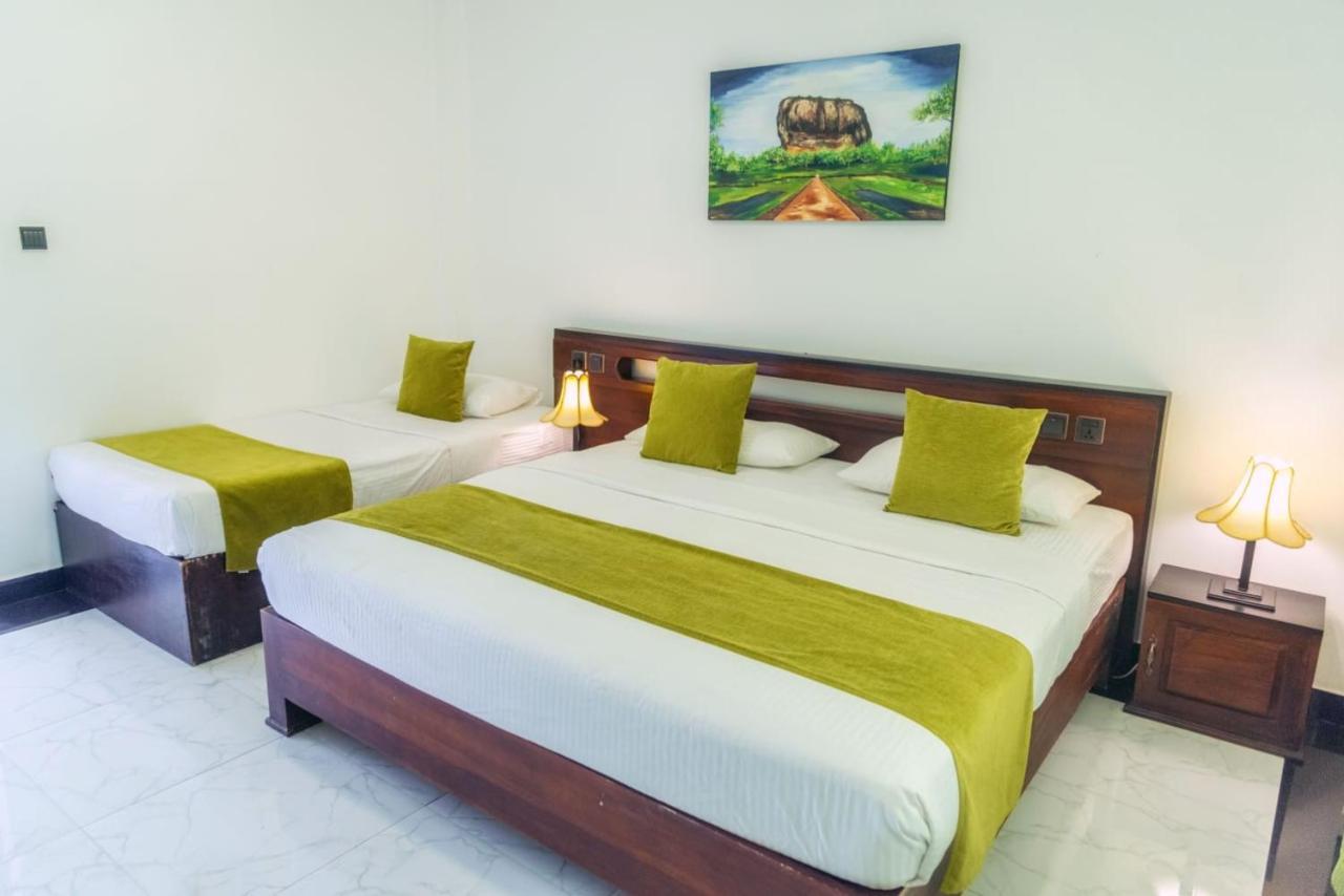 Hotel Golden Ray ดัมบูลลา ภายนอก รูปภาพ