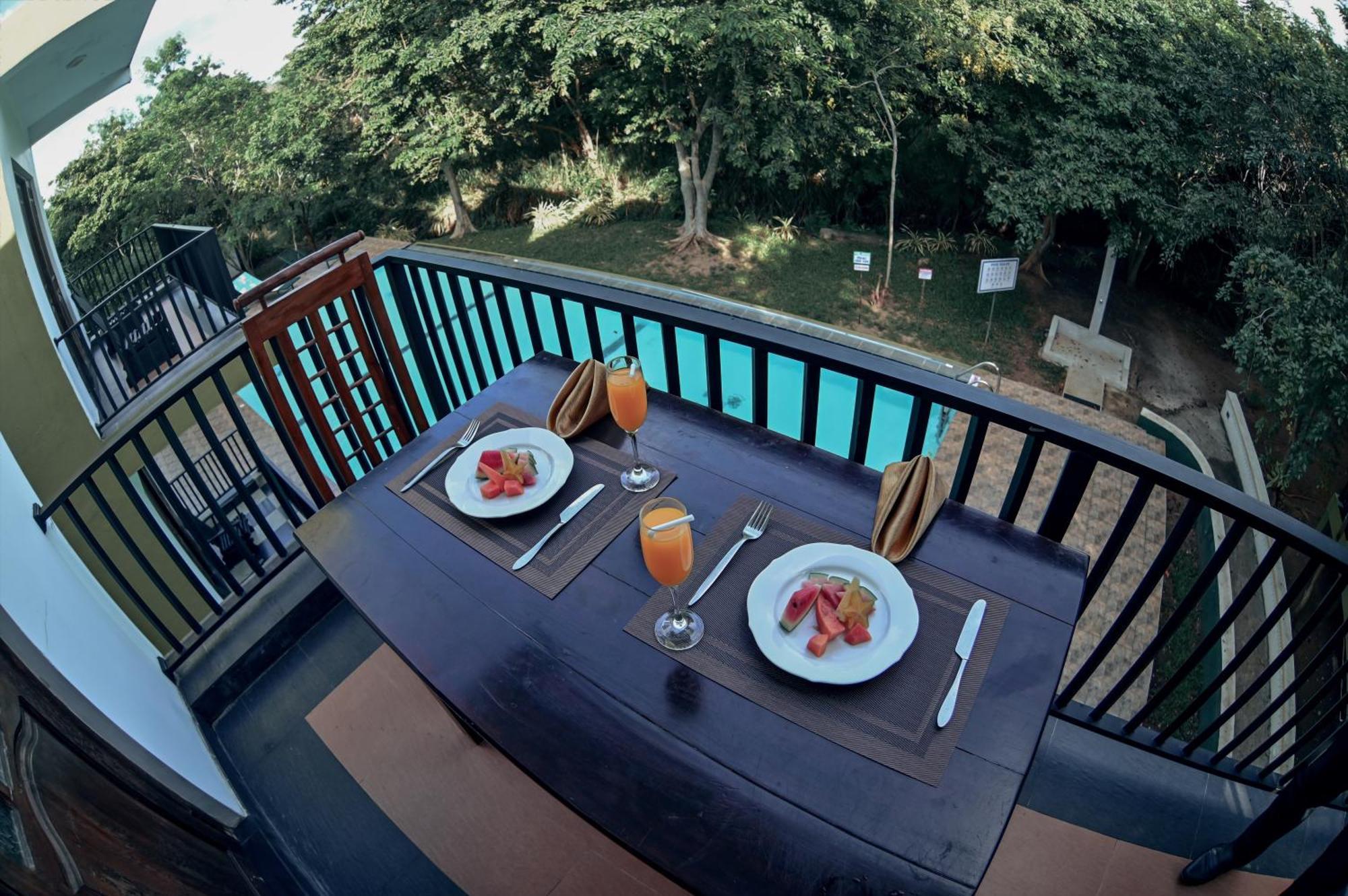Hotel Golden Ray ดัมบูลลา ภายนอก รูปภาพ